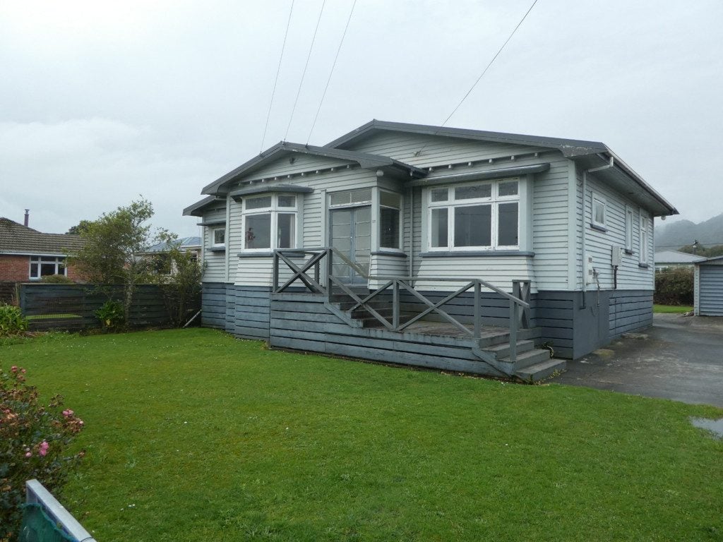 17 Nelson Quay, Cobden, Greymouth - Carousel 1
