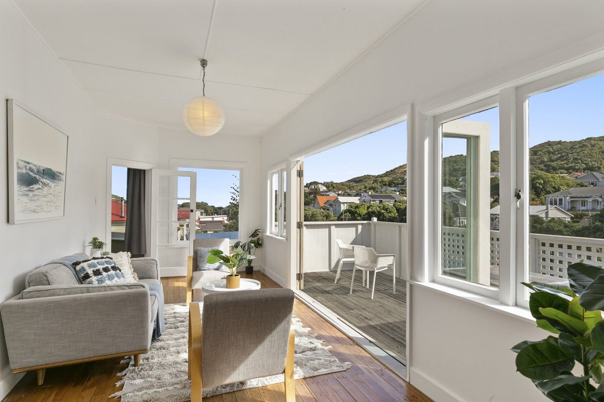21 The Parade, Island Bay, Wellington - Carousel 2