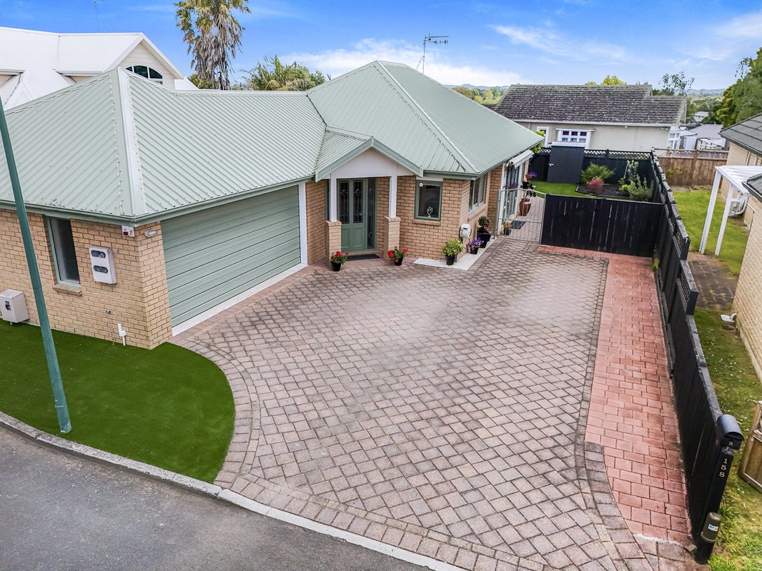 158B Cambridge Road, Hillcrest, Hamilton - Carousel 1