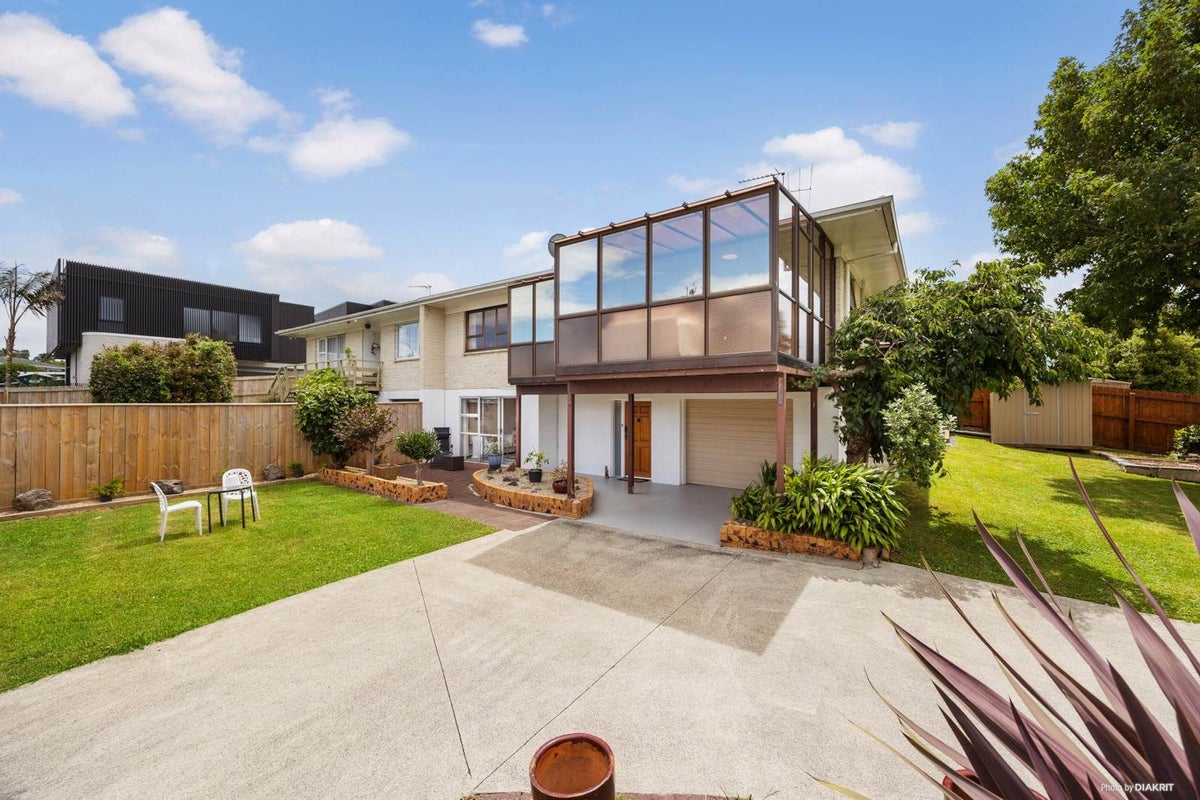 38A Whiteacres Drive, Sunnyhills, Auckland - Carousel 2