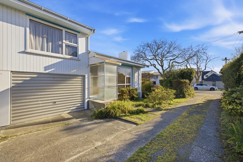 1/6 Kinloch Street, St Albans, Christchurch - Carousel 1