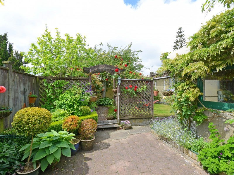 1089 Fergusson Drive, Clouston Park, Upper Hutt - Carousel 2