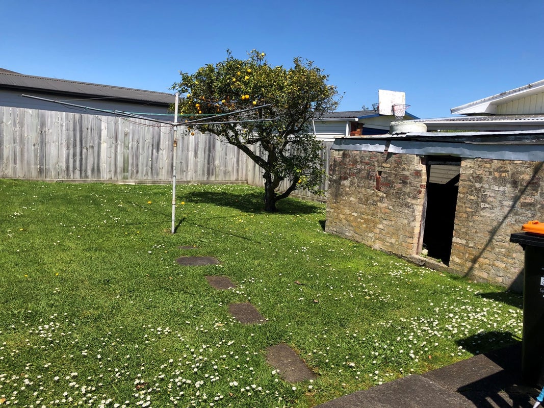 8 Ronberg Street, Highbury, Palmerston North - Carousel 13
