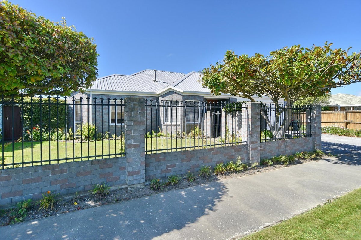 30 Farnswood Place, Redwood, Christchurch - Carousel 1