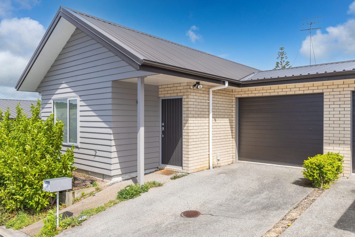 17 Taotahi Avenue, Dinsdale, Hamilton - Carousel 1
