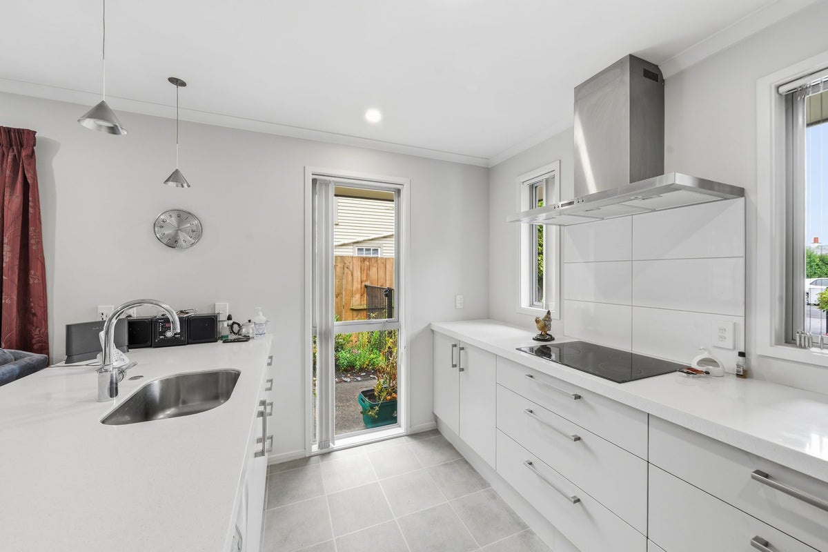 57 Lindsay Street, St Albans, Christchurch - Carousel 2