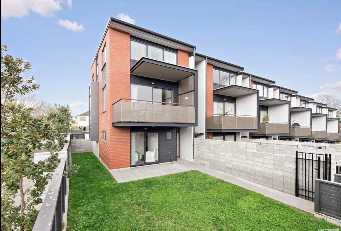 9/9 Eastview Road, Glen Innes, Auckland - Carousel 1