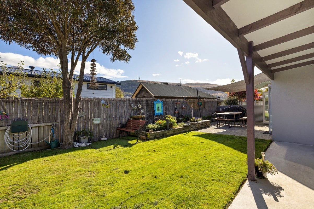 1 Kelvin Place, Kelvin Heights, Queenstown - Carousel 2