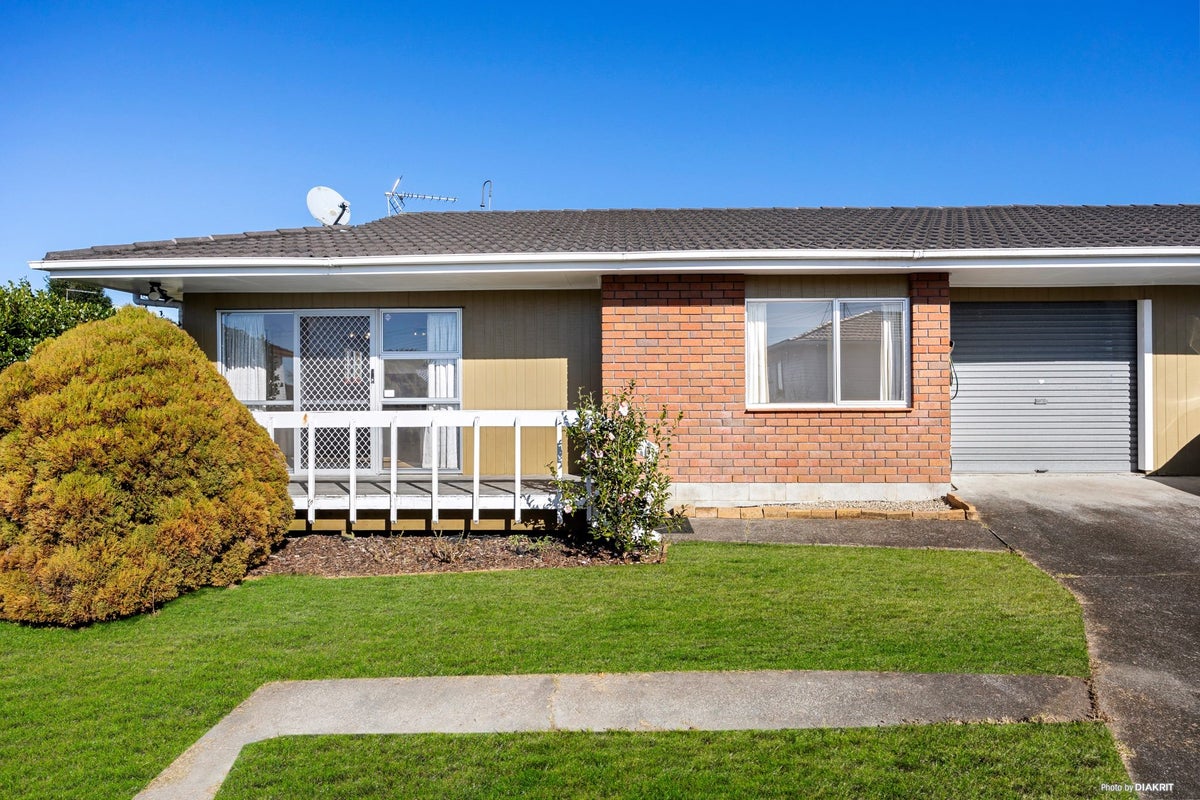 2/113 Lynwood Road, New Lynn, Auckland - Carousel 1
