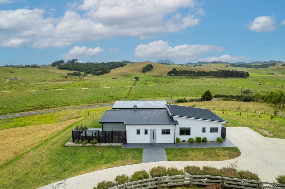 959 Maungakaramea Road, Whangarei - Carousel 1