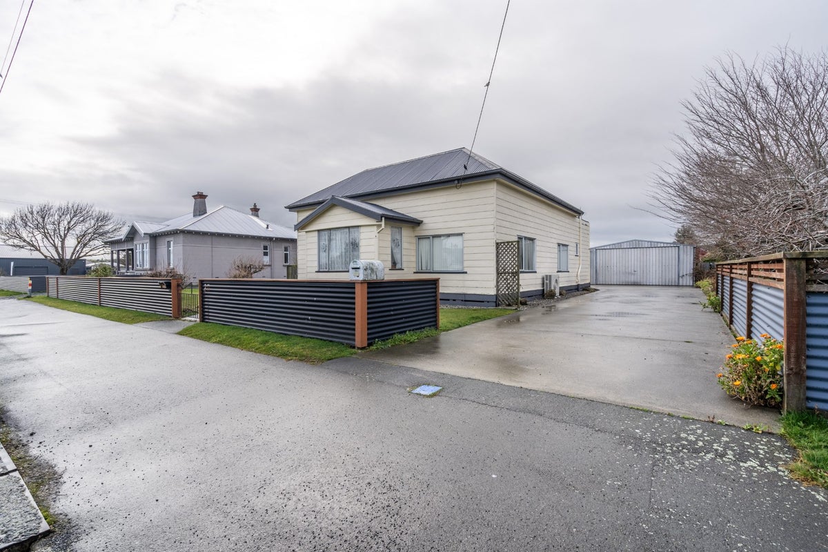 25 Huron Street, East Gore, Gore - Carousel 1