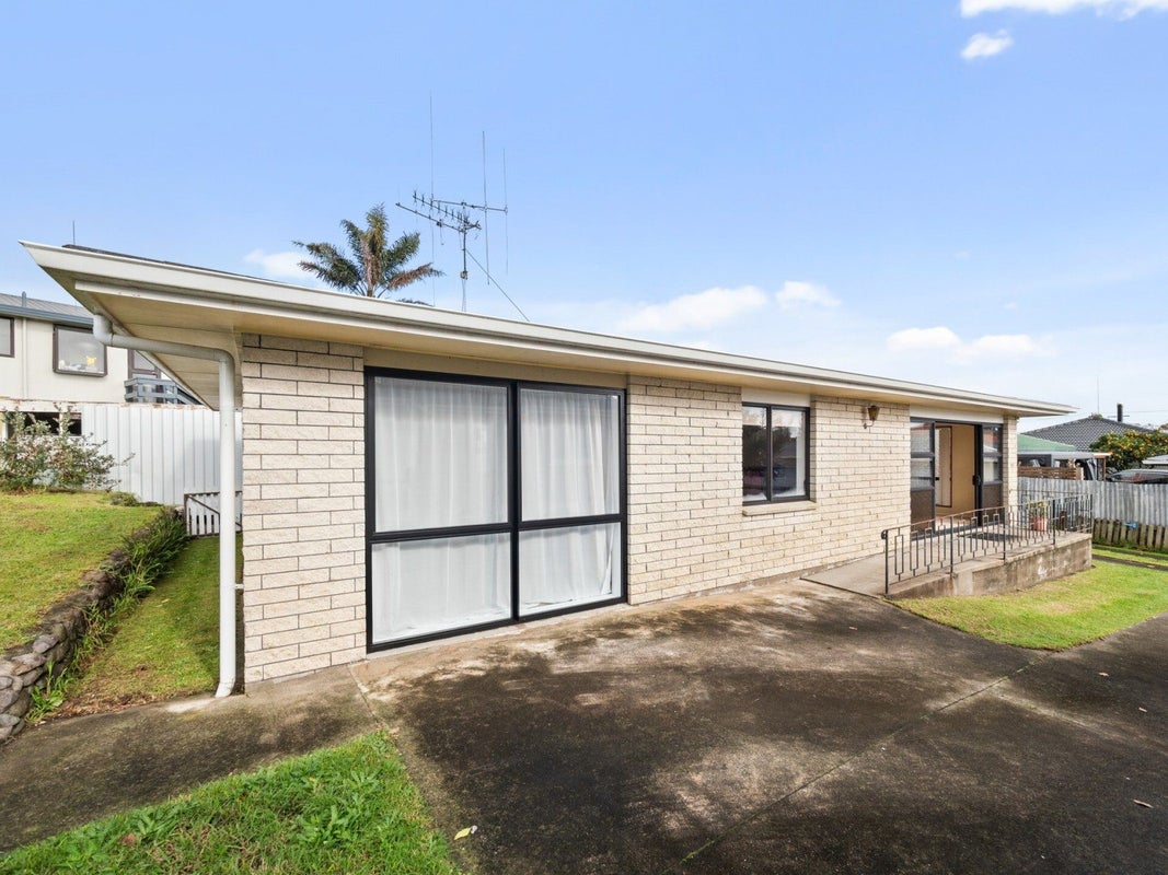 16B Kent Street, Gate Pa, Tauranga - Carousel 13