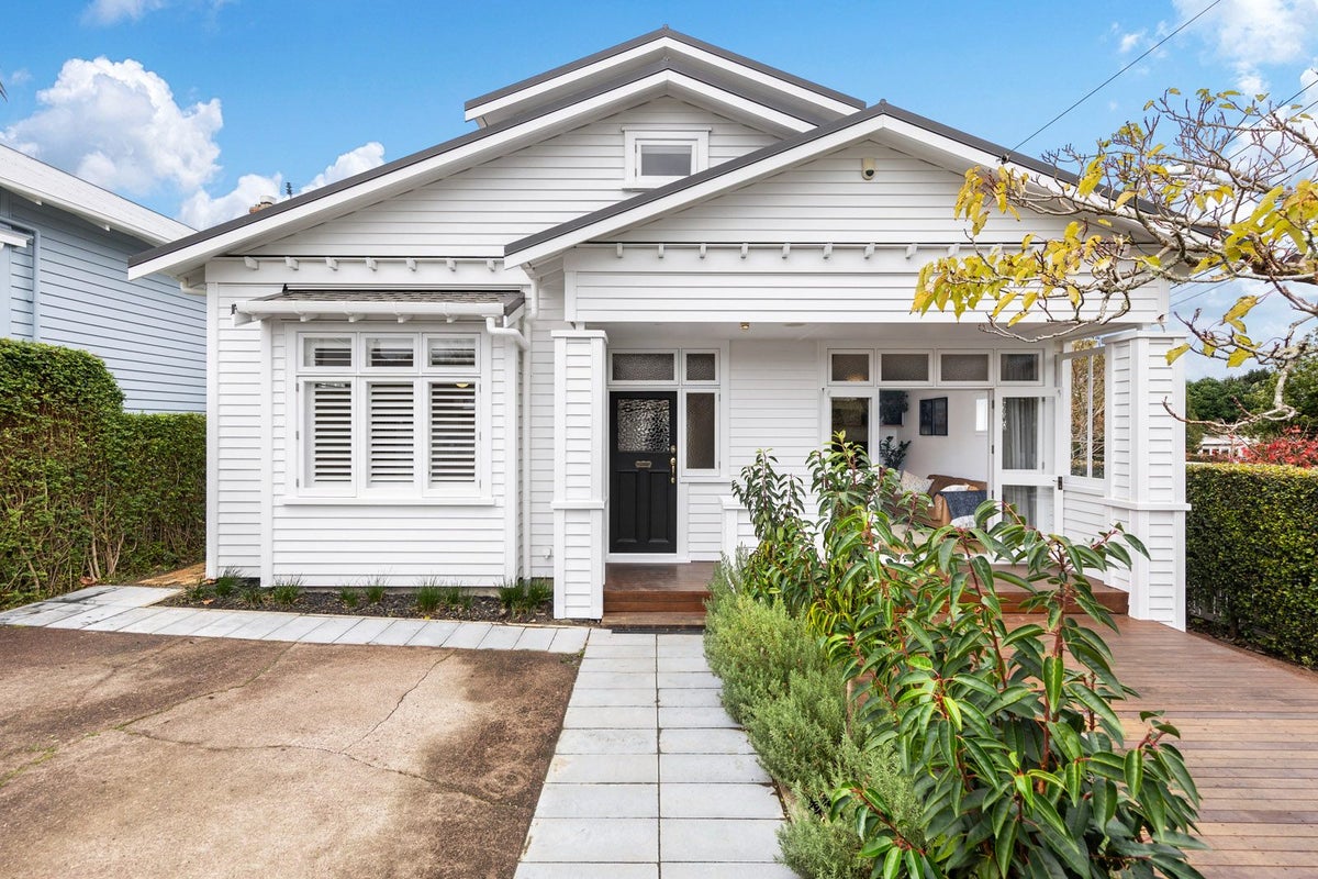 4 Mewburn Avenue, Mount Eden, Auckland - Carousel 1