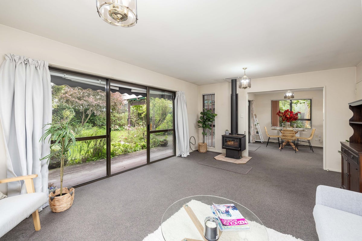 12 De Bloge Place, Burwood, Christchurch - Carousel 2