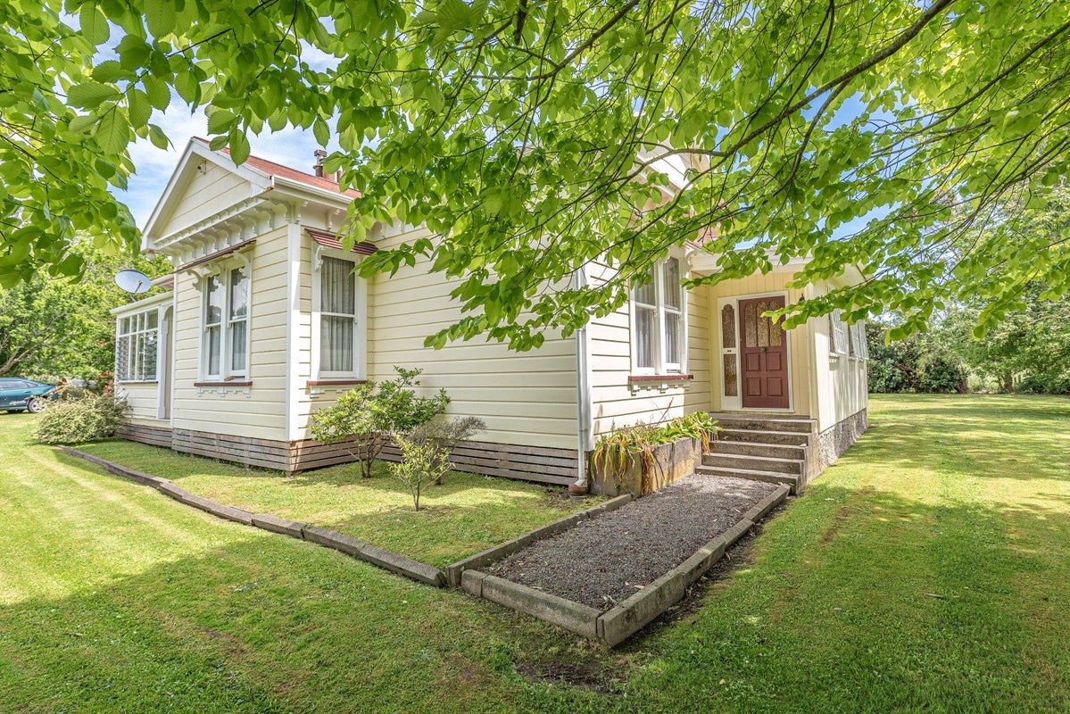 12 Nepia Road, Marybank, Whanganui - Carousel 1