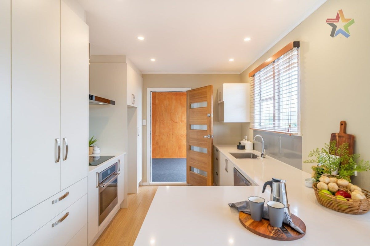 1/150 Dowse Drive, Maungaraki, Lower Hutt - Carousel 2