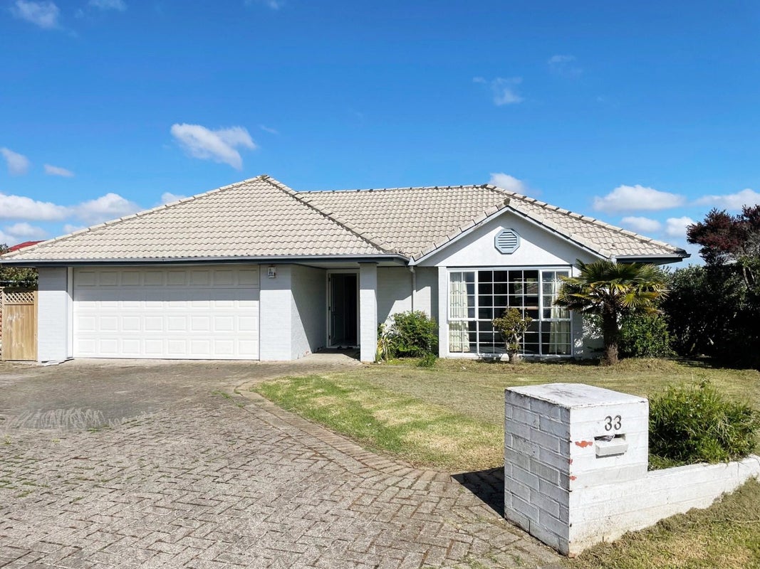 33 Palmcrest Grove, Highland Park, Auckland - Carousel 1