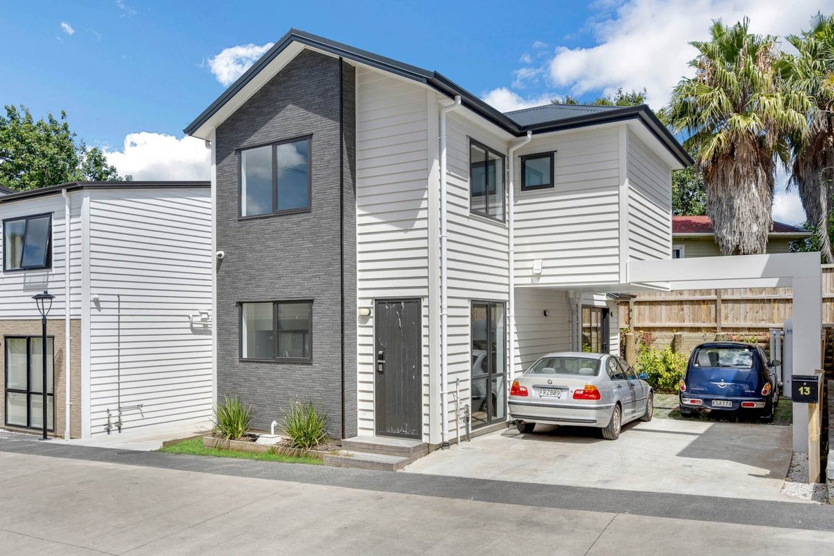 13 Matukutureia Lane, Manurewa, Auckland - Carousel 2