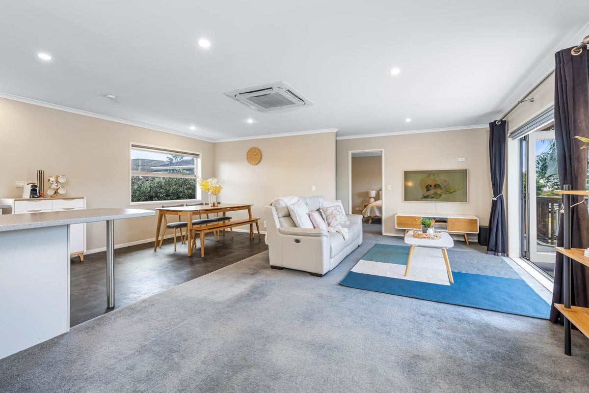 2A Westpark drive, West harbour, Auckland - Carousel 2