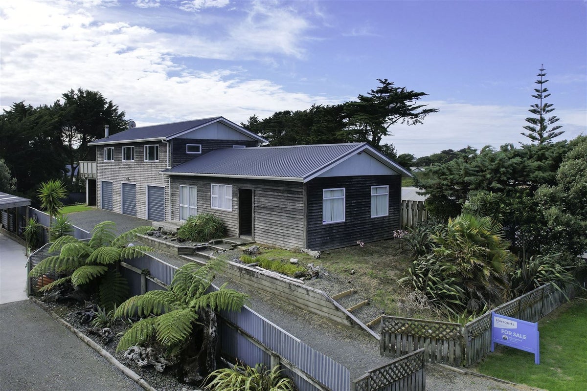 129 Park Avenue, Waitarere Beach, Levin - Carousel 1