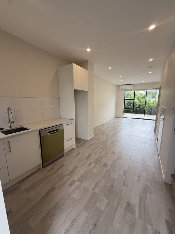 6/22 Fitzgerald Road, Mount Wellington, Auckland - Carousel 1