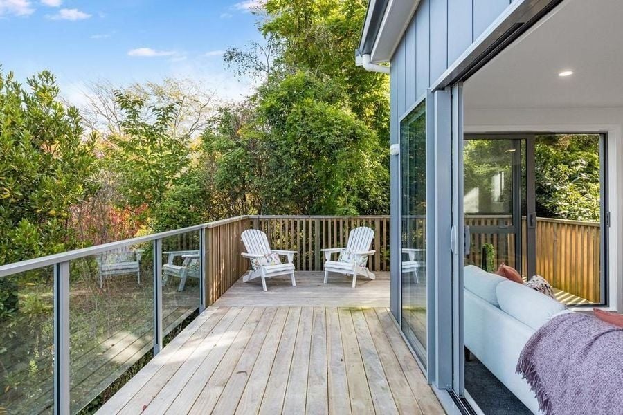 10A Rewa Terrace, Tawa, Wellington - Carousel 1