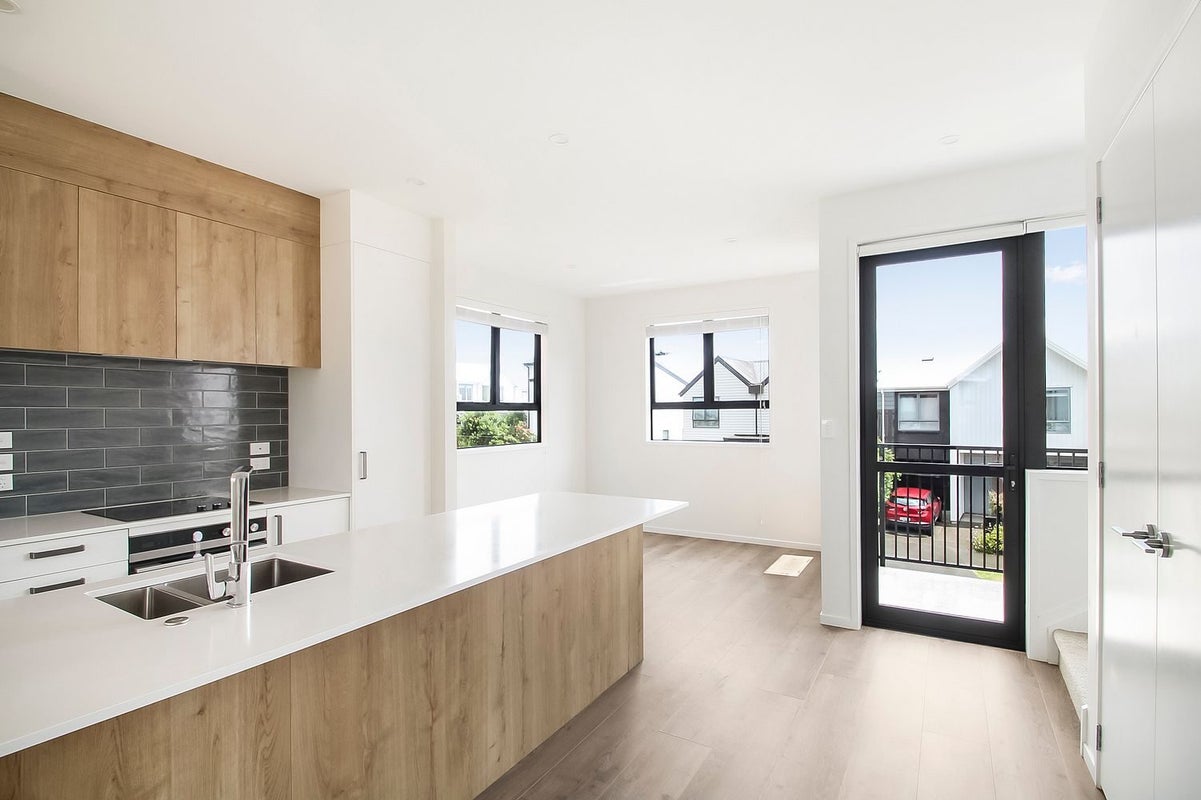 7 Marsics Street, Glen Innes, Auckland - Carousel 2