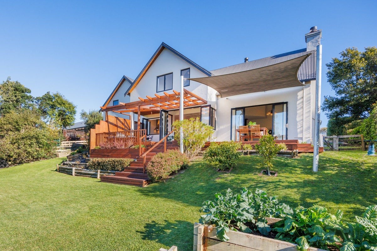 20 Cashmere Drive, Fitzherbert, Palmerston North - Carousel 2