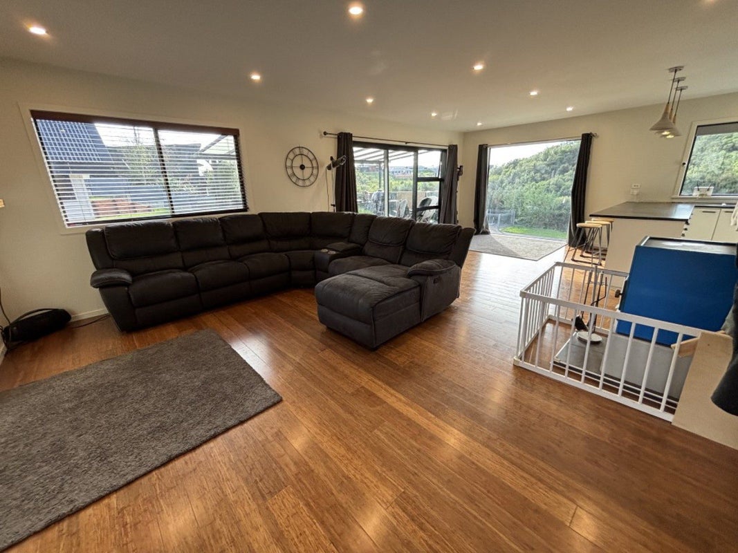 123 Cashmere Drive, Fitzherbert, Palmerston North - Carousel 2