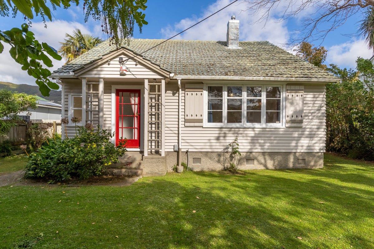 72 Durham Crescent, Fairfield, Lower Hutt - Carousel 1