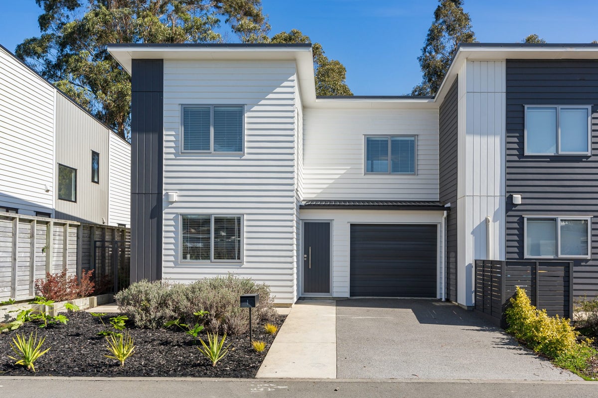 1 Cartographer Way, Whitby, Porirua - Carousel 25