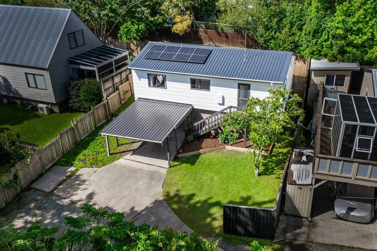 3/6 Makora Road, Massey, Auckland - Carousel 2