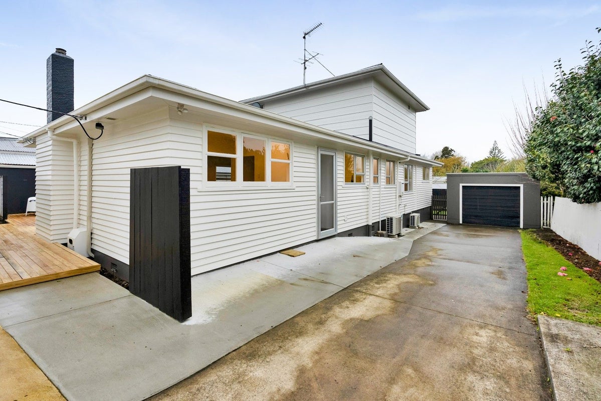93 Govett Avenue, Frankleigh Park, New Plymouth - Carousel 2