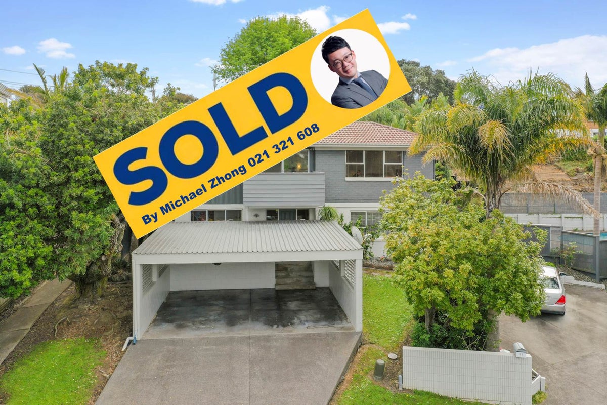 16 Regal Place, Forrest Hill, Auckland - Carousel 1