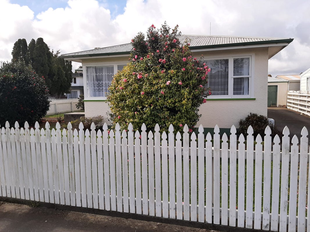 15 Brett Place, Takaro, Palmerston North - Carousel 23