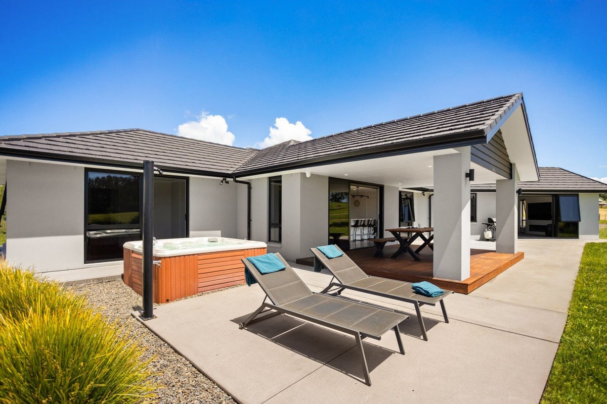 554D Te Ahu Ahu Road, Waimate North, Kerikeri - Carousel 1