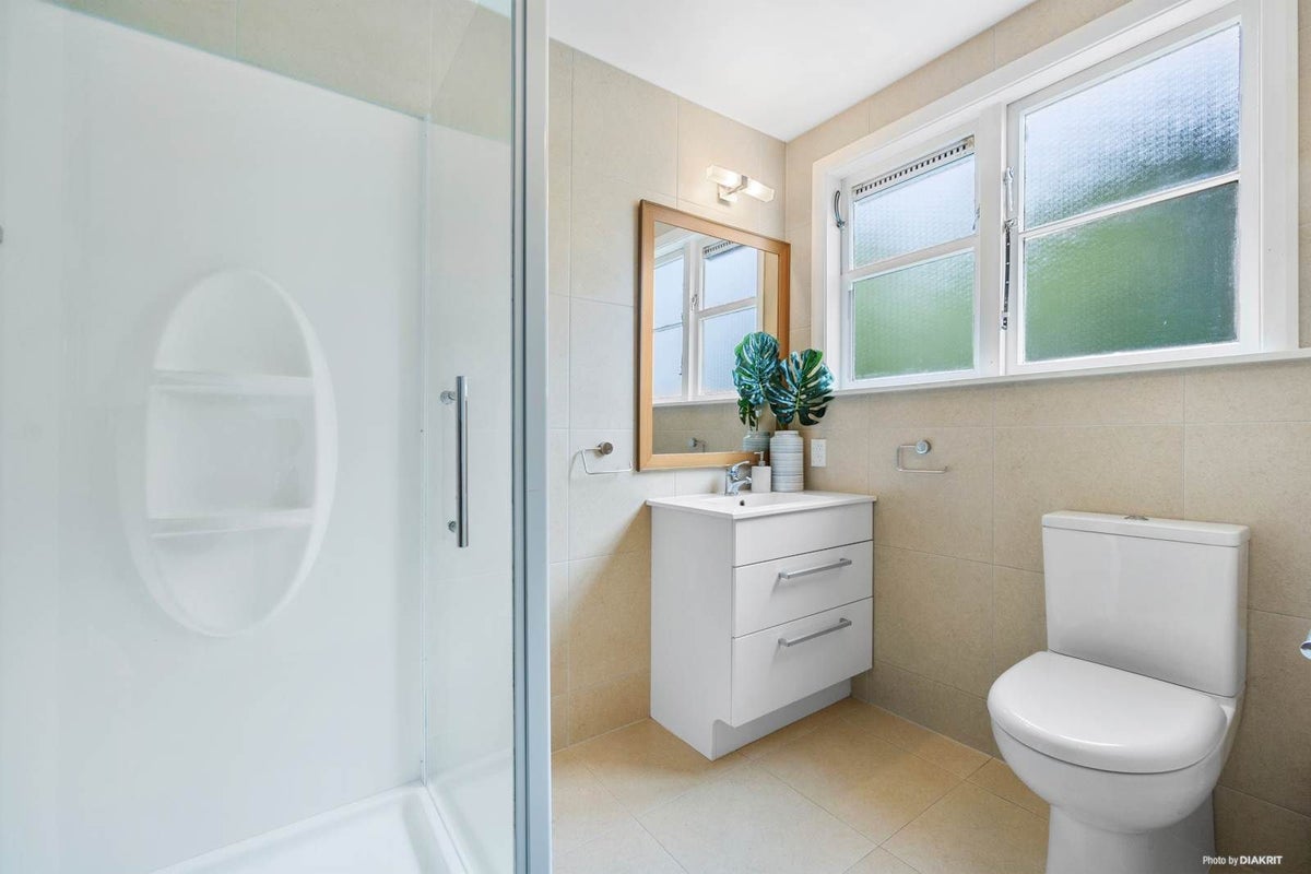 57 Old Lake Road, Narrow Neck, Auckland - Carousel 17