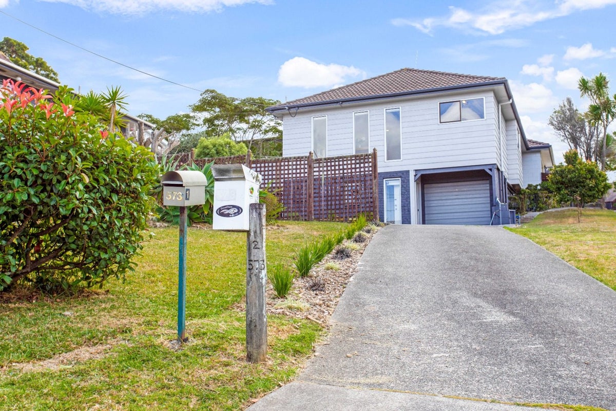 1/573 Beach Road, Murrays Bay, Auckland - Carousel 1