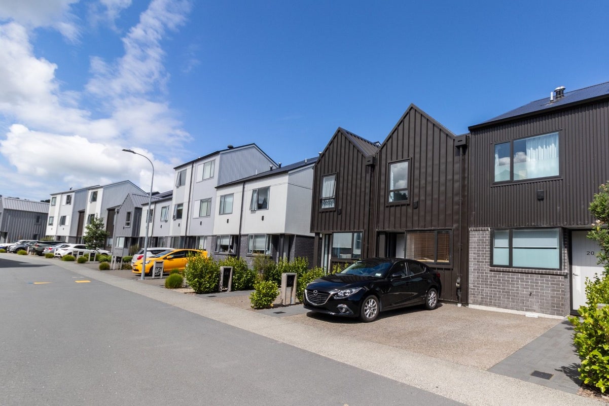 22 Ara Paiwhenua, Tawa, Wellington - Carousel 1