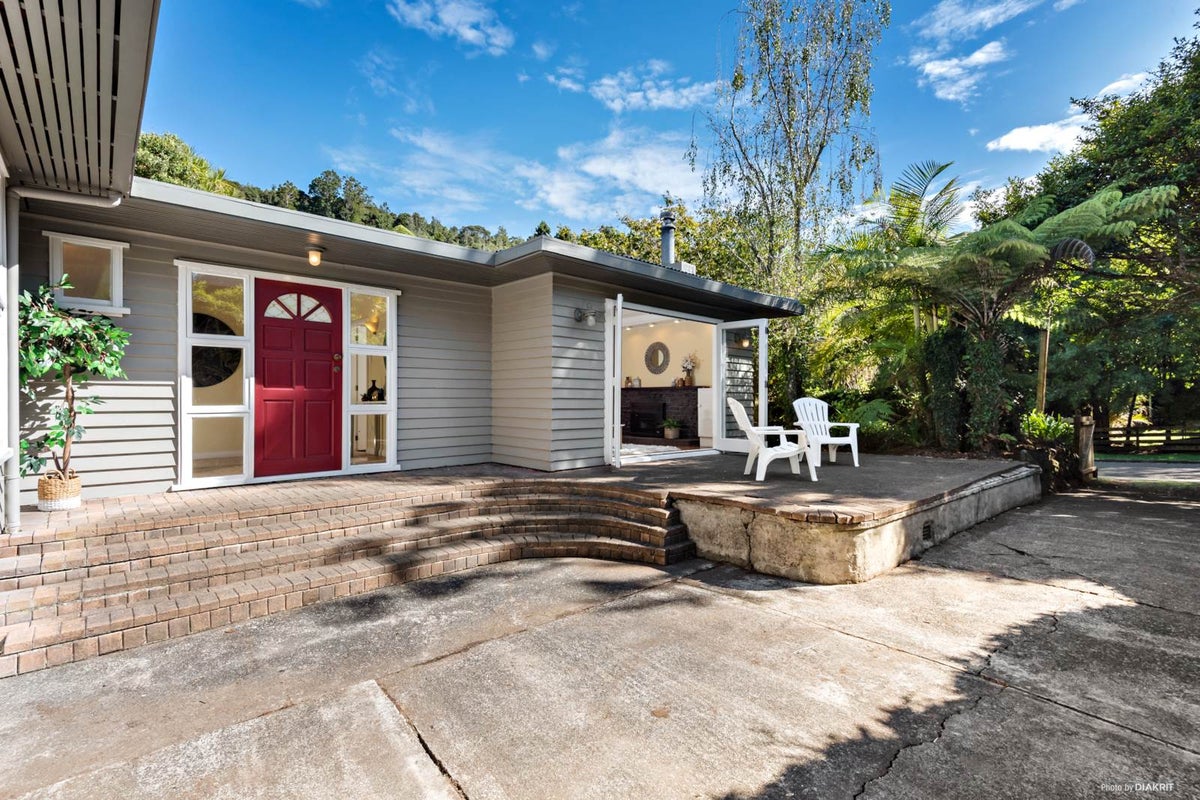 30 Boylan Road, Titirangi, Auckland - Carousel 1