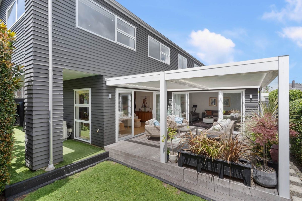 8 Colchester Avenue, Glendowie, Auckland - Carousel 1