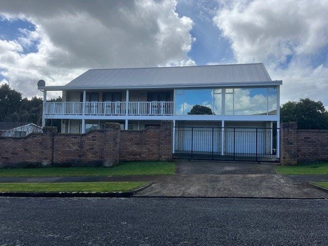 24 Hurstbourn Priors, Goodwood Heights, Auckland - Carousel 1