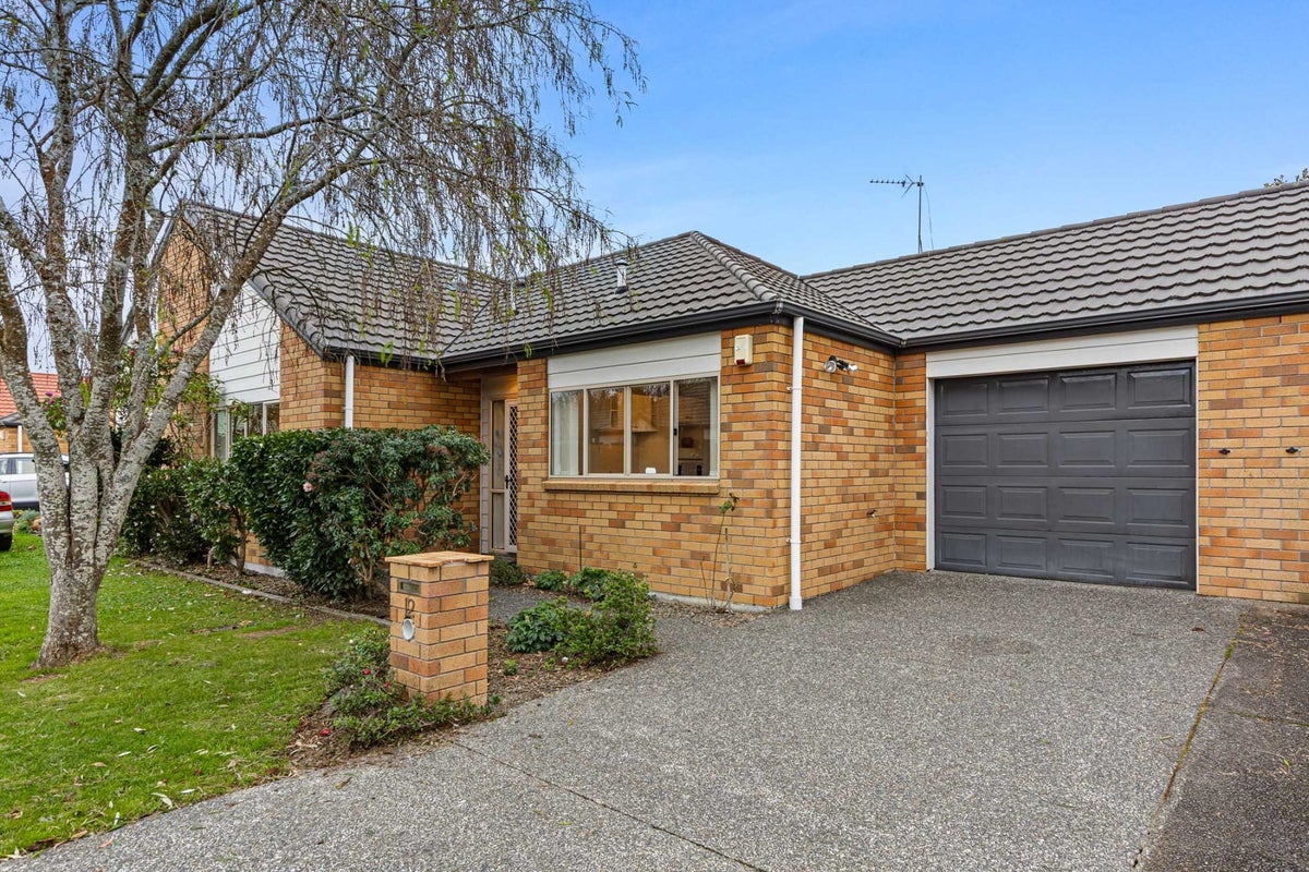 12 Drummond Drive, Ranui, Auckland - Carousel 1