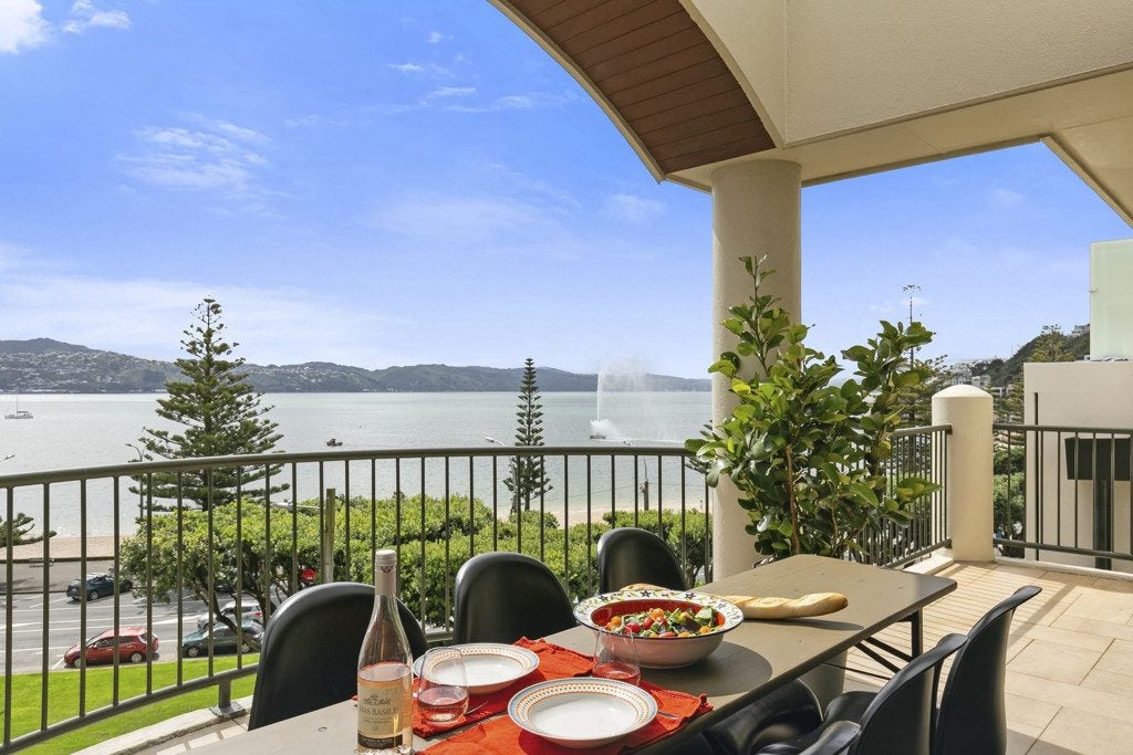 15/22 Oriental Terrace, Oriental Bay, Wellington - Carousel 1