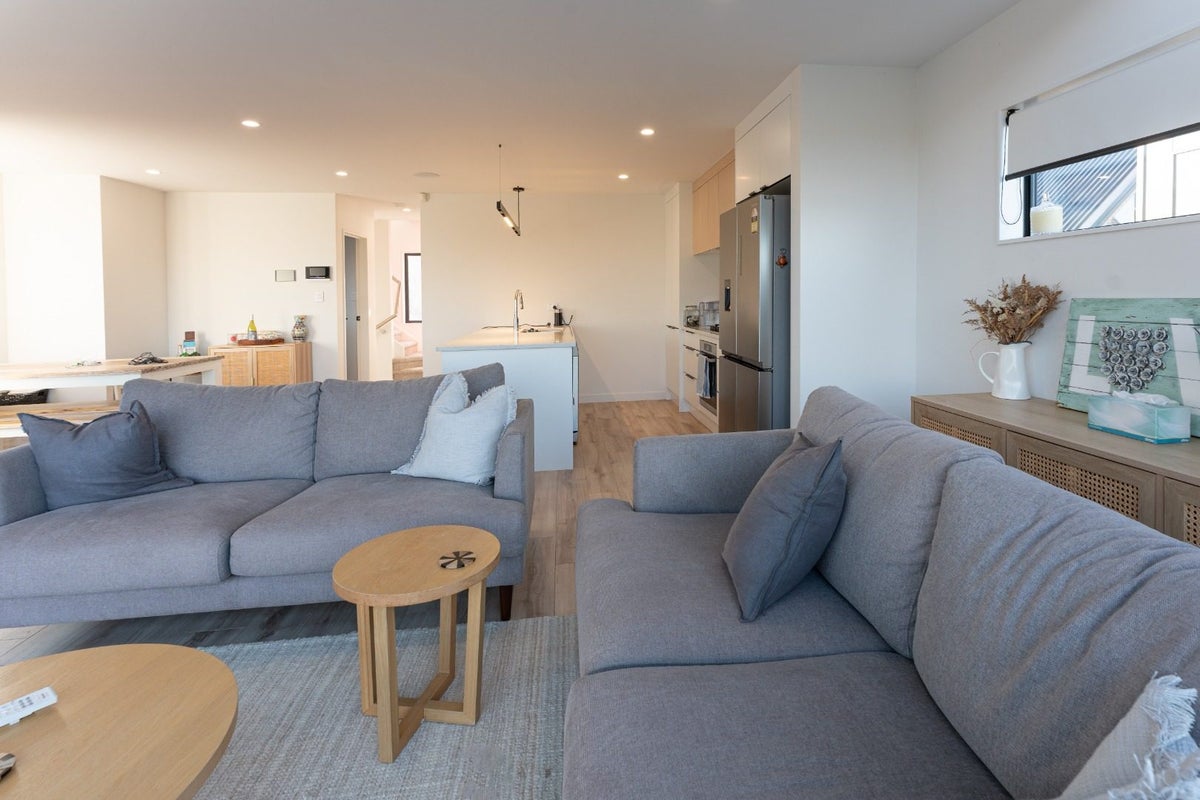 10/8 Orne Street, Torbay, Auckland - Carousel 2