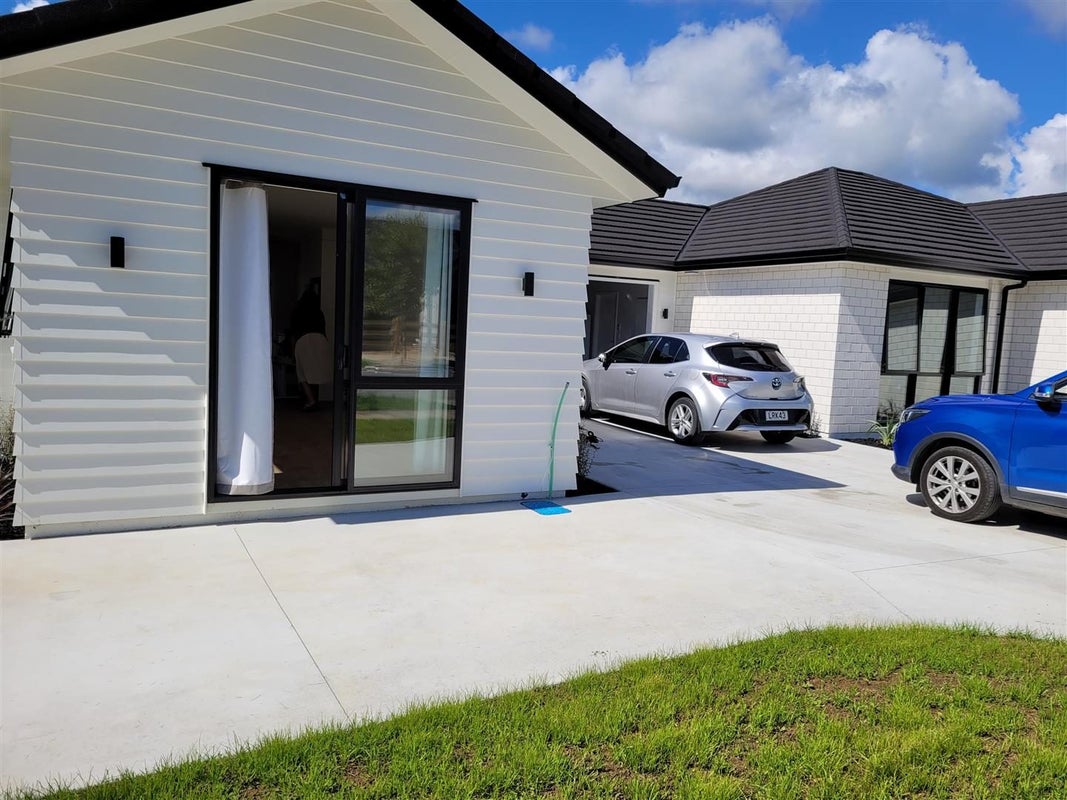 1 Munro Oak Lane, Papakura - Carousel 1