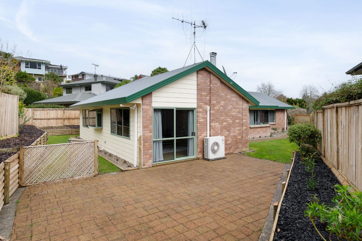 25 Ashley Street, St Andrews, Hamilton - Carousel 1
