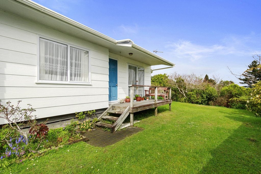 1/12 MCMANAWAY GR, Stokes Valley, Lower Hutt - Carousel 2