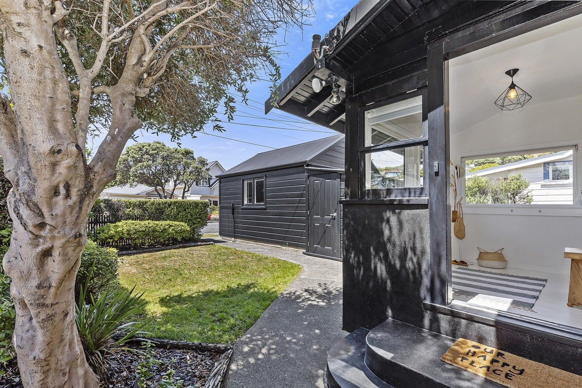 20 Mantell Street, Seatoun, Wellington - Carousel 2