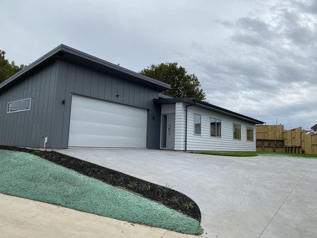 4 Parkside Drive, Huntington, Hamilton - Carousel 2
